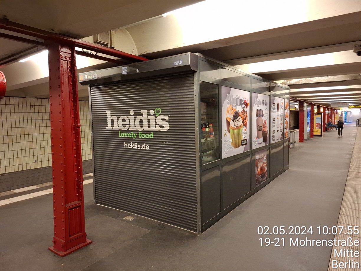 am UBahnhof Stadtmitte URBANIS